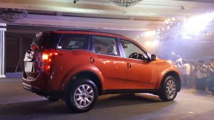 mahindra-xuv500-new-model-pics-side-sunset-orange