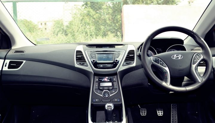 2015-hyundai-elantra-interior