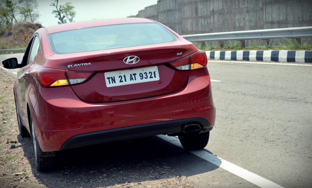 2015-hyundai-elantra-rear - CarBlogIndia