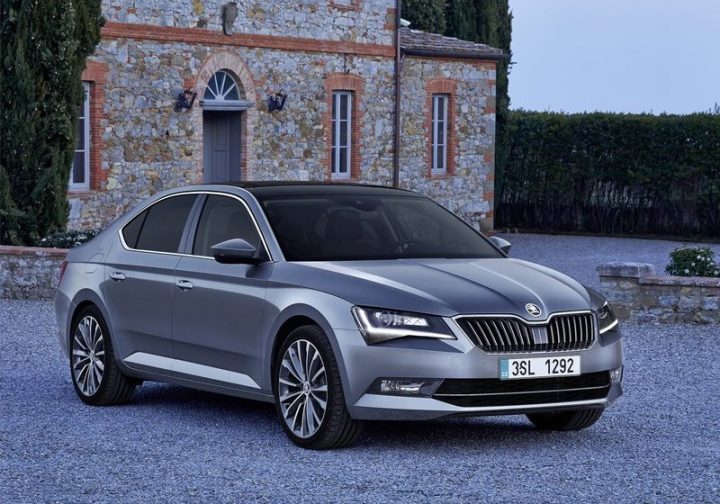 2016-Skoda-Superb-india-1