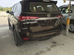 2016-Toyota-Fortuner-Black-Rear-Three-Quarter-Spy-Pics