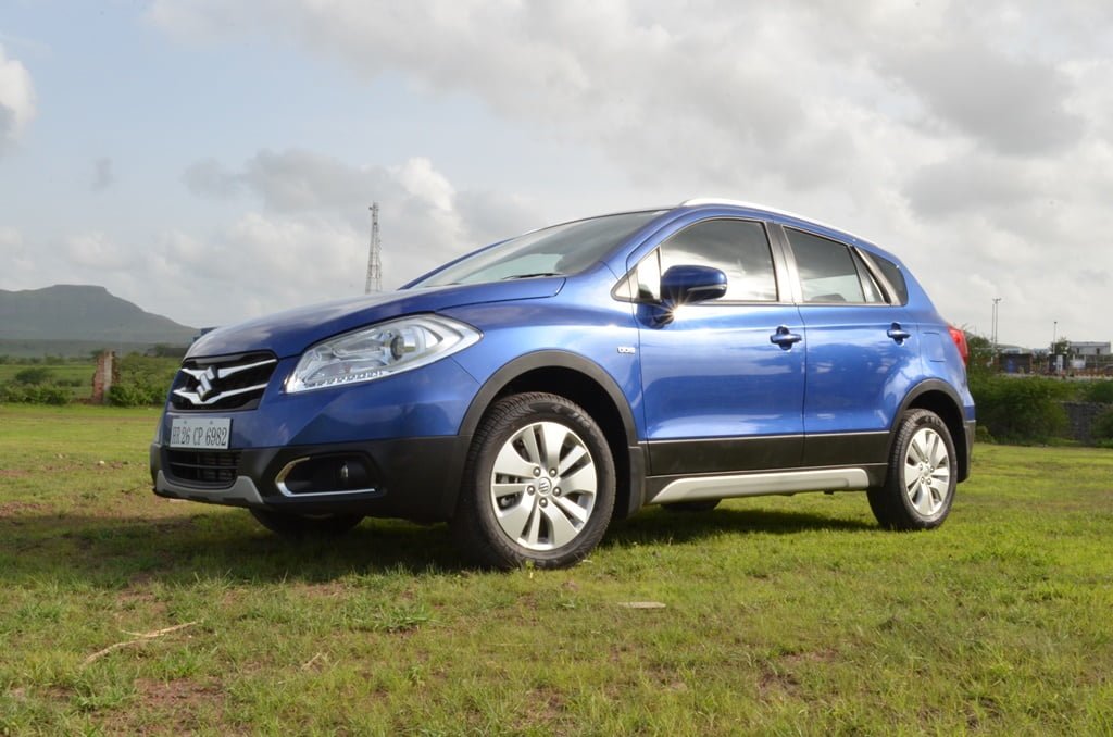 Nexa-Maruti-S-Cross-Blue-Front-Three-Quarter