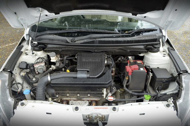 Maruti Ciaz Petrol and Diesel Hybrid Review, Test Drive Video