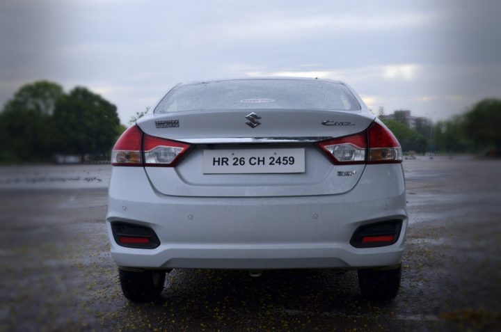 Maruti-Ciaz-Metallic-Pearl-Arctic-White-Rear-Review