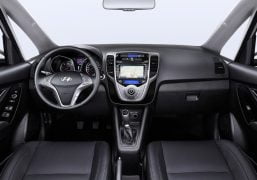 hyundai-mpv-india-launch-ix20-dashboard