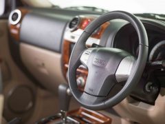 isuzu-mu-7-new-AT-steering