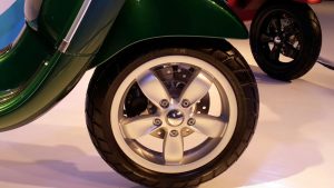 vespa-sxl-vxl-pics-green-alloys