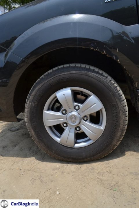 2015-tata-safari-storme-review-alloys