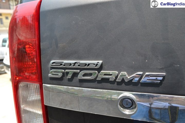 2015-tata-safari-storme-review-badge