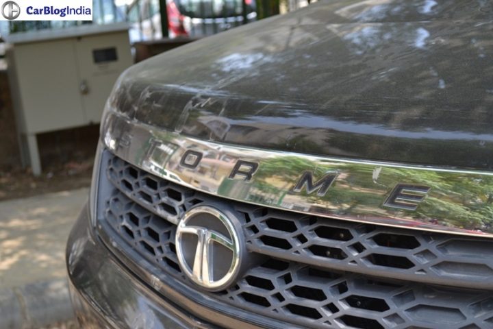 2015-tata-safari-storme-review-badge-front