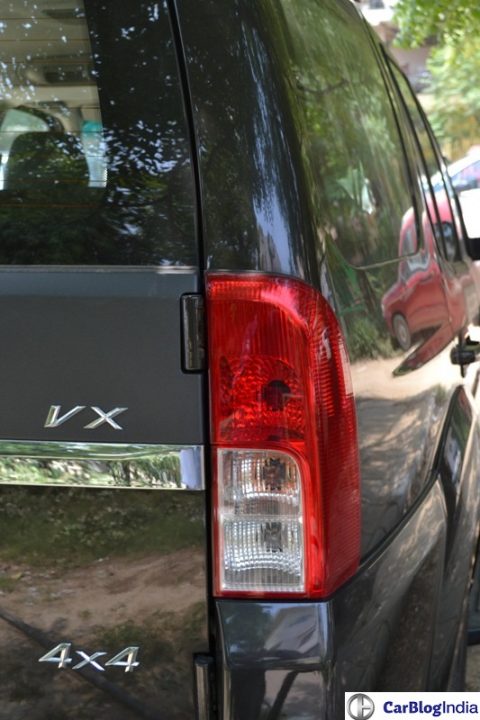 2015-tata-safari-storme-review-tail-lamp