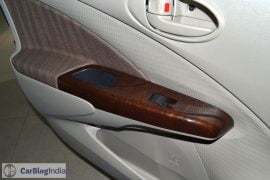 2015-toyota-etios-xclusive-limited-edition-door-wood-trim-pics-0005