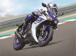 Yamaha YZF R3 Riding shot 2