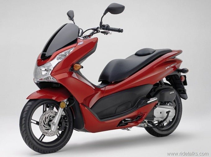 2013-Honda-PCX-150-Scooter-3