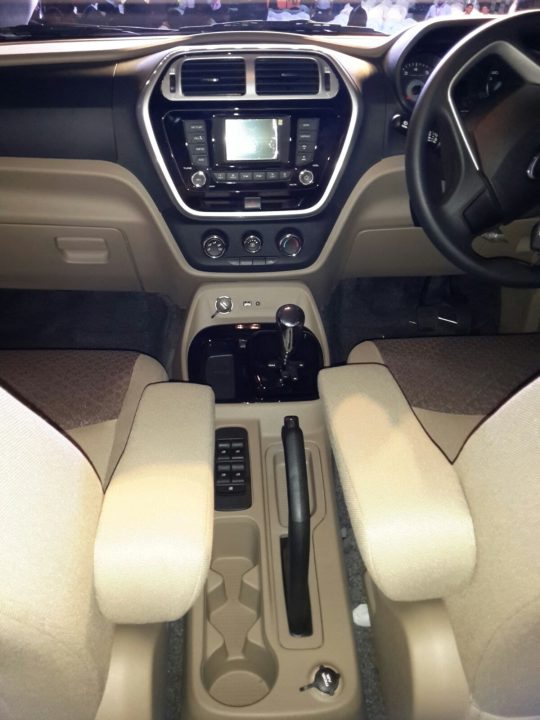 2015-mahindra-tuv300-launch-pics-interiors