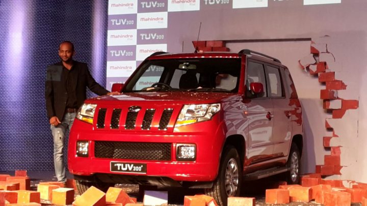 2015-mahindra-tuv300-launch-pics-red-launch