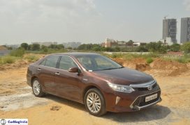 2015-toyota-camry-hybrid-review-pics-front-angle-2