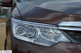 2015-toyota-camry-hybrid-review-pics-headlamp