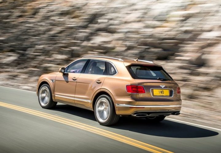 2016-bentley-bentayga-official-pics-rear