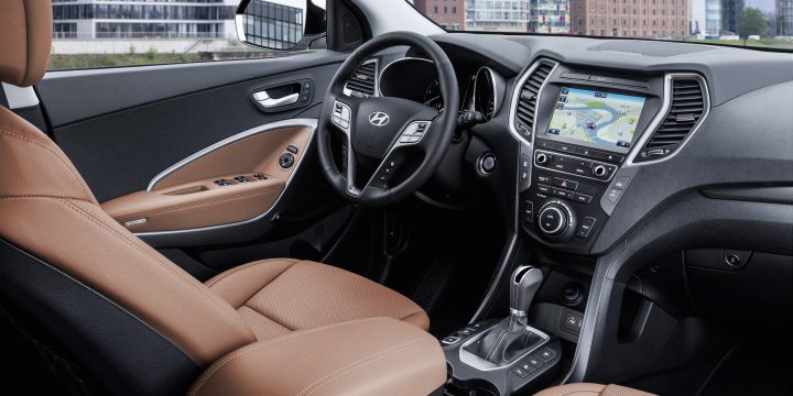 2016-hyundai-santa-fe-interior.jpg