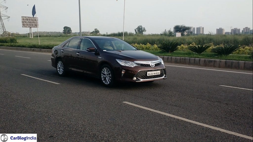 Toyota Camry Hybrid-pics-action-shot-1