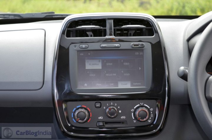 datsun redi go vs renault kwid comparison -renault kwid touchscreen music system