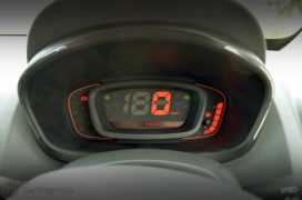 renault-kwid-test-drive-review-red-rxt-model-speedo