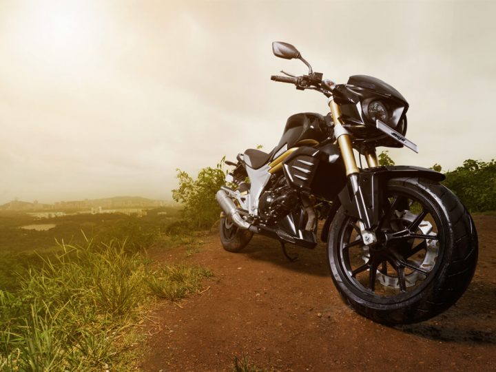 2015-mahindra-mojo-official-pics-black-3