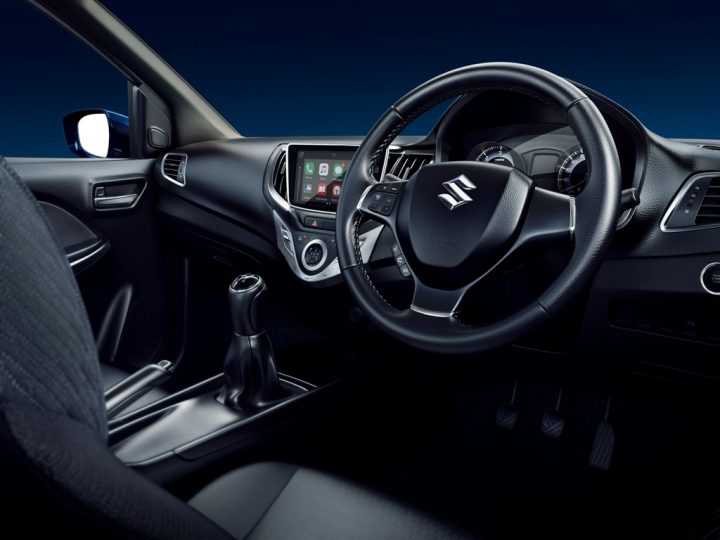 2015-new-maruti-baleno-india-blue-dashboard