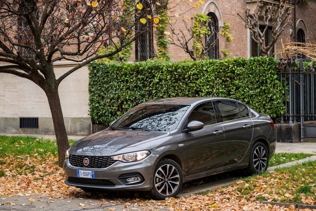 fiat-tipo-egea-new-linea-official-images-front-side-angle