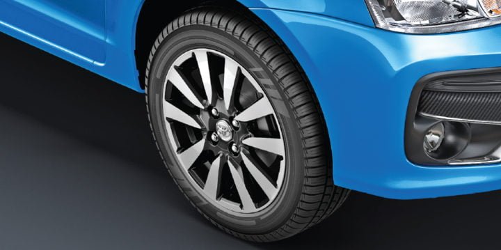 new-toyota-etios-liva-dual-tone-alloys