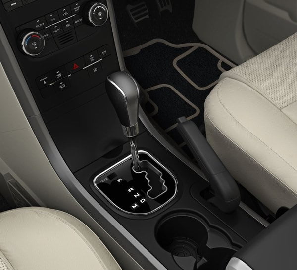 2015-mahindra-xuv500-automatic-gear-lever