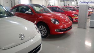 new-volkswagen-beetle-india- orange-white-side-angle