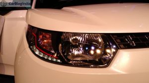 2016-mahindra-kuv100-headlamp