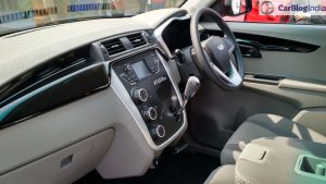 2016-mahindra-kuv100-interiors