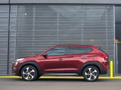 Hyundai tucson 2016 india launch pics front side red