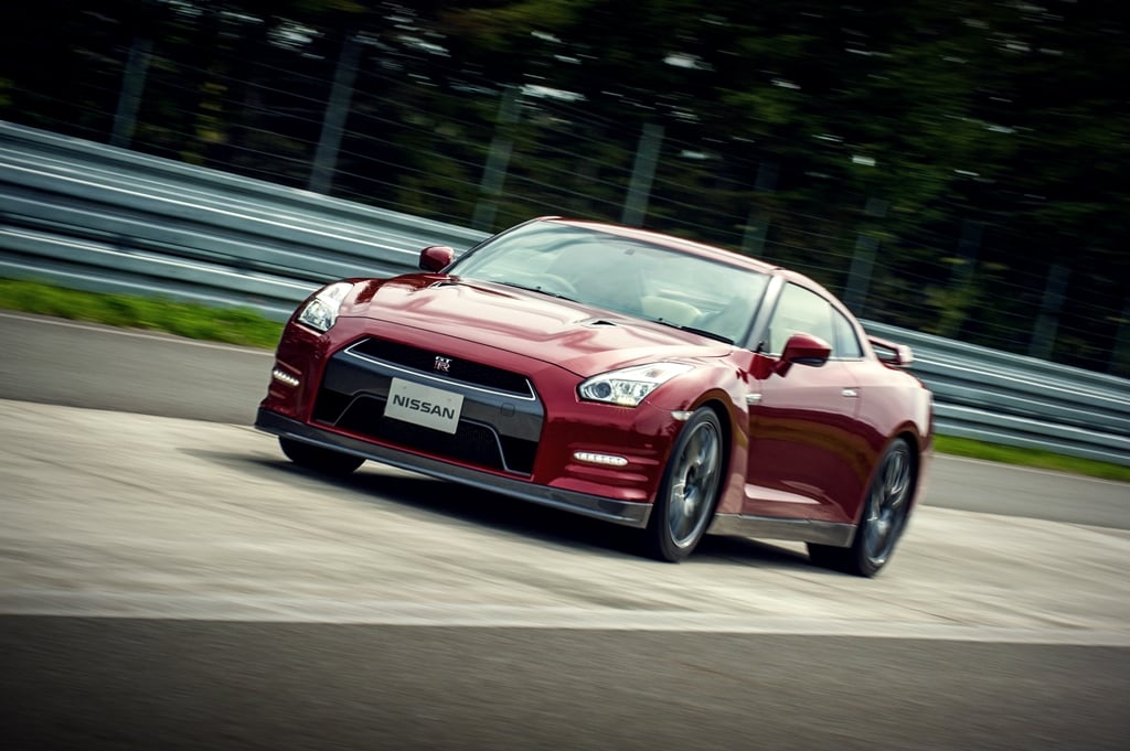 2015 nissan gt-r review photos front angle