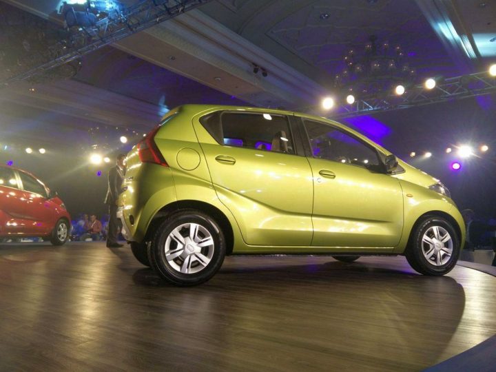 2016 Datsun Redi Go India Spec Model Green Color side profile imaeg along with details of India launch date and price