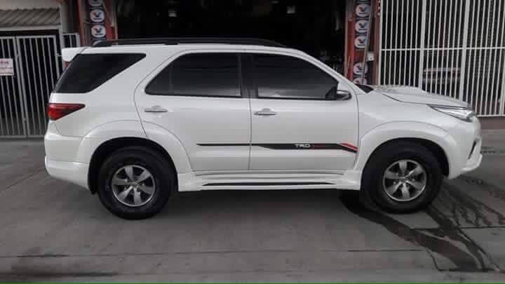 modified-toyota-fortuner-thailand-side