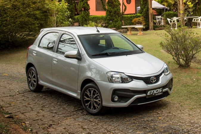New Toyota Etios Liva 2016 facelift images front angle