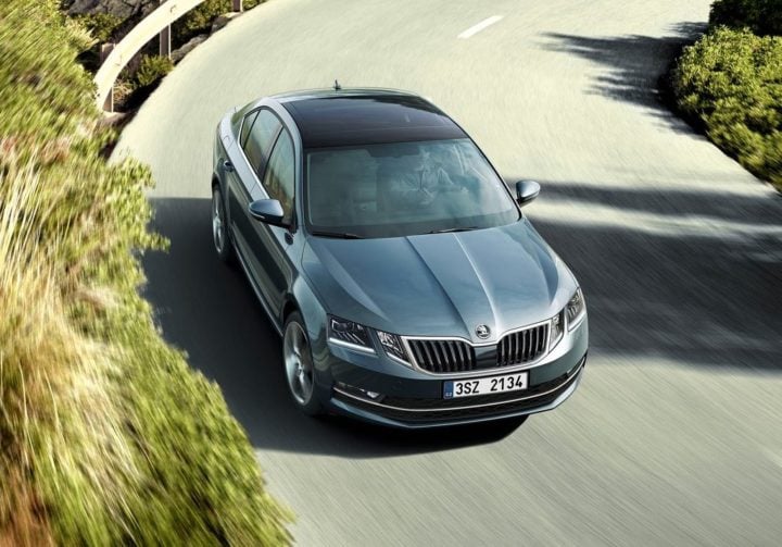 2017-skoda-octavia-facelift-official-image-top-action-shot