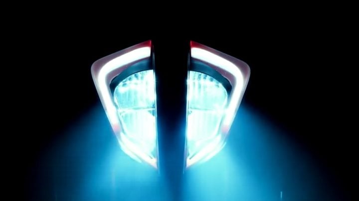 2017-ktm-duke-390-teaser-image-headlamp