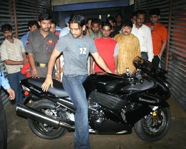 ms-dhoni-bike-collection-kawasaki-ninja-zx-14r