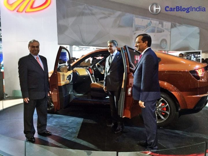 Mahindra XUV Aero Price 20 lakh, launch in 2019, Specifications, Design mahindra-xuv-aero-coupe-auto-expo-images-anand-mahindra-pawan-goenka-pravin-shah