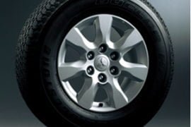 2016-mitsubishi-montero-india-official-images-alloy-wheel