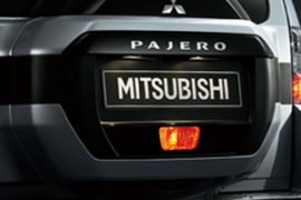 2016-mitsubishi-montero-india-official-images-rear-fog-lamp