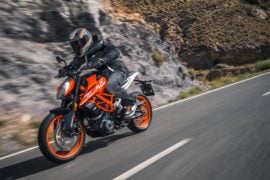 2017-ktm-duke-390-official-image-2