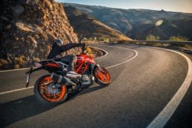 2017-ktm-duke-390-official-image-6