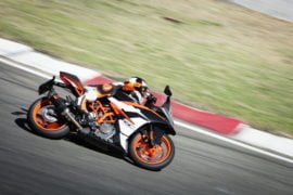 2017-ktm-rc-390-official-image-1