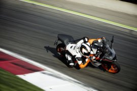 2017-ktm-rc-390-official-image-3